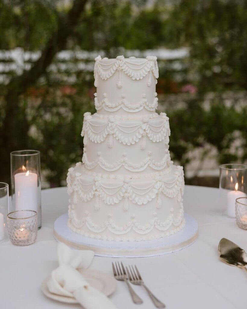 wedding cake minimaliste blanc
